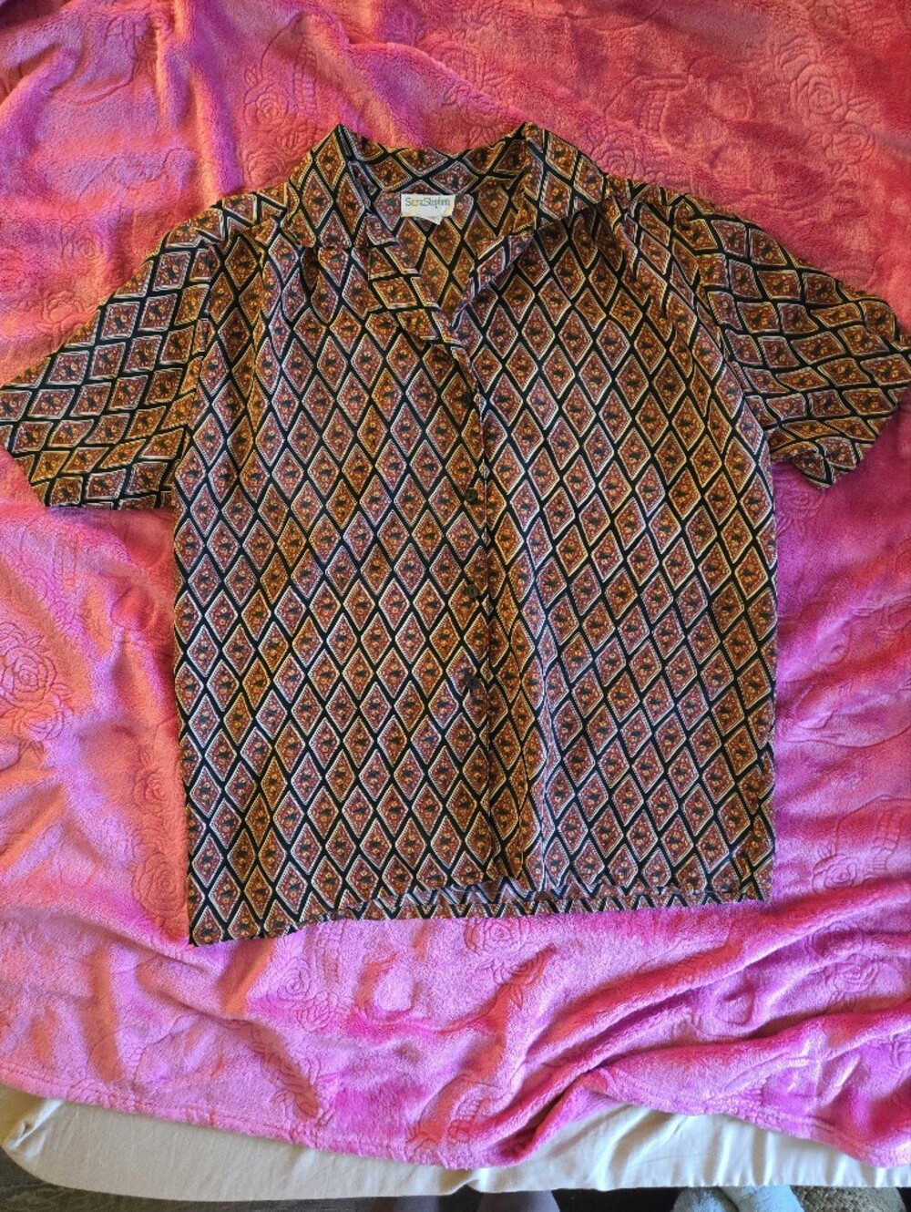 Vintage Short-Sleeve Diamond Print Shirt in Brown